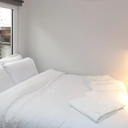 Modern In Heart Of The City Appartamento